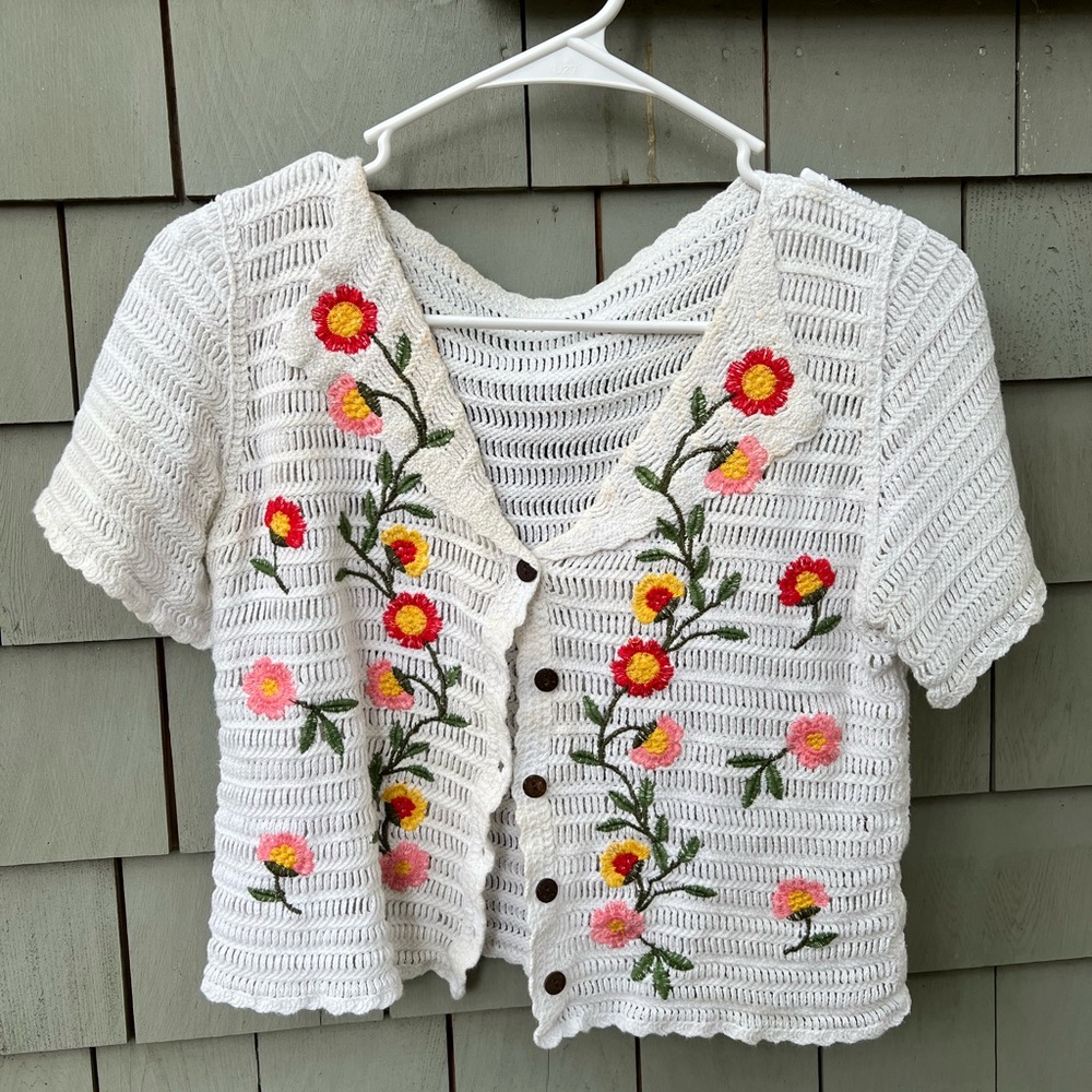 Like New Boutique Floral Crop Sweater